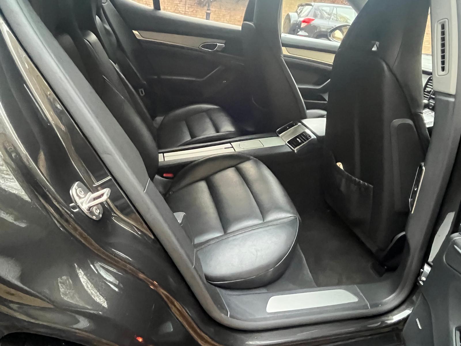 [CCK vehicle showroom photos]