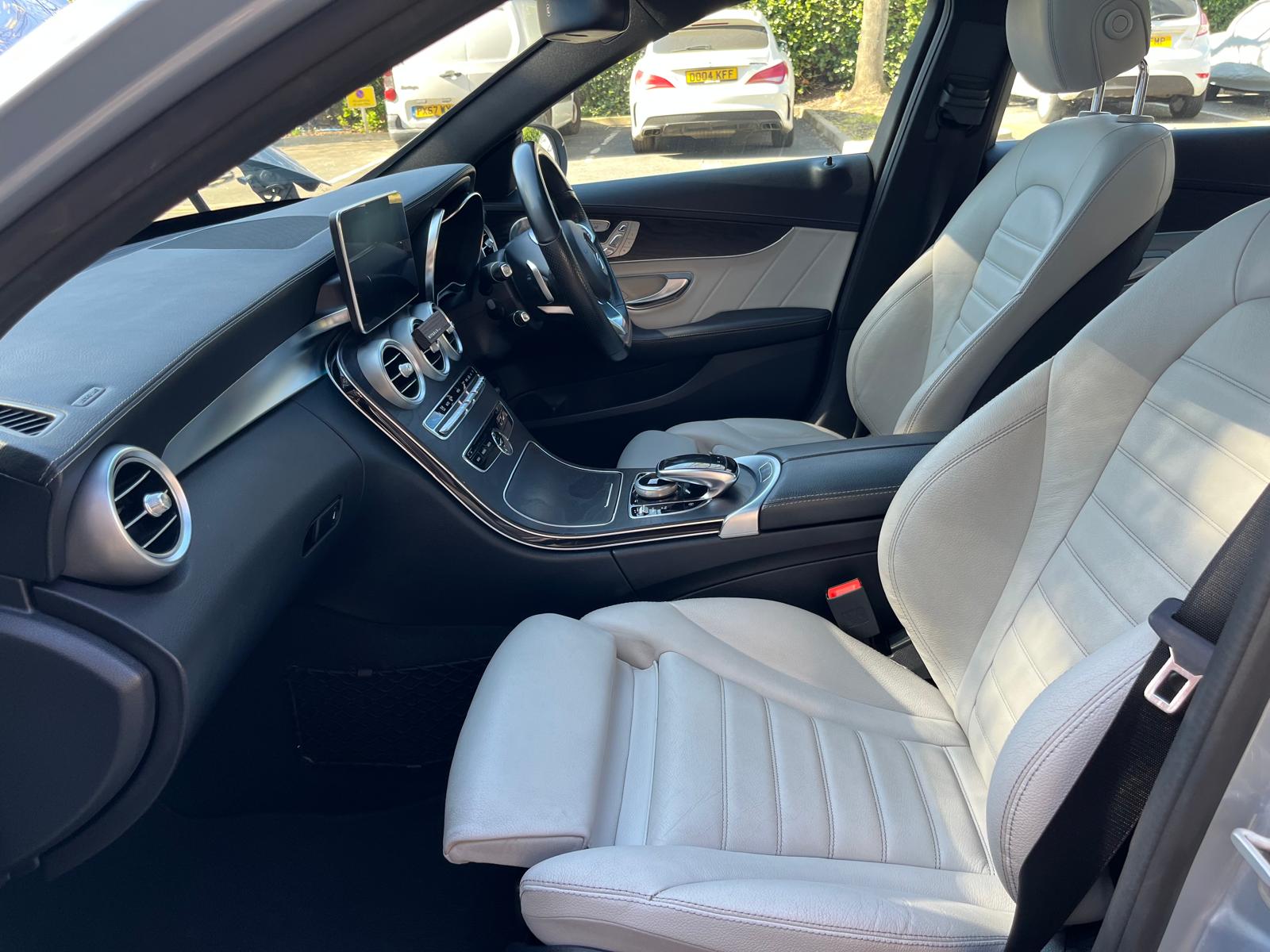 [CCK vehicle showroom photos]