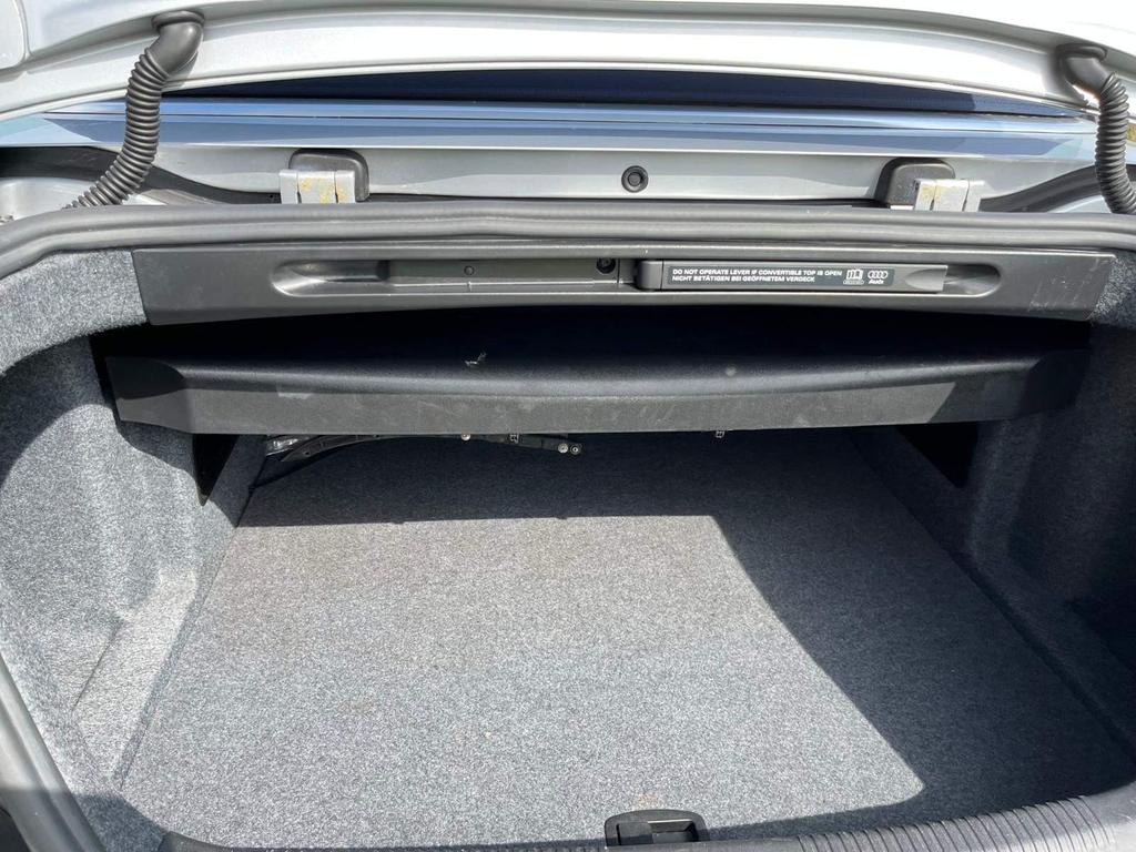 [CCK vehicle showroom photos]
