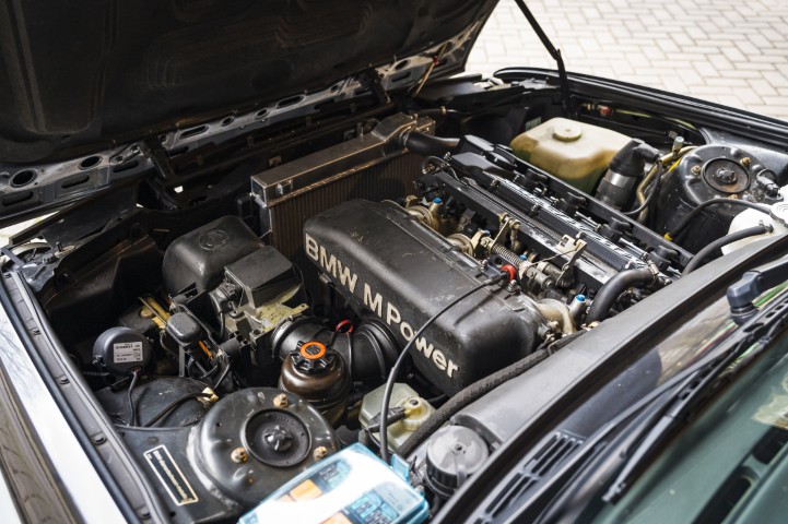 [CCK vehicle showroom photos]