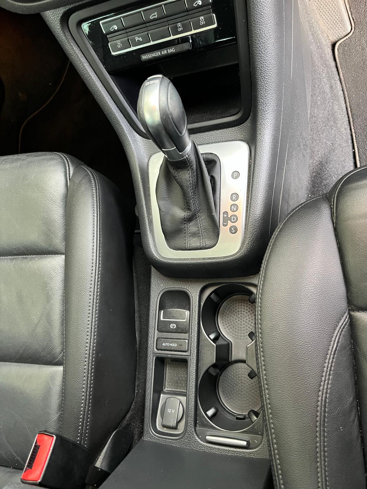 [CCK vehicle showroom photos]