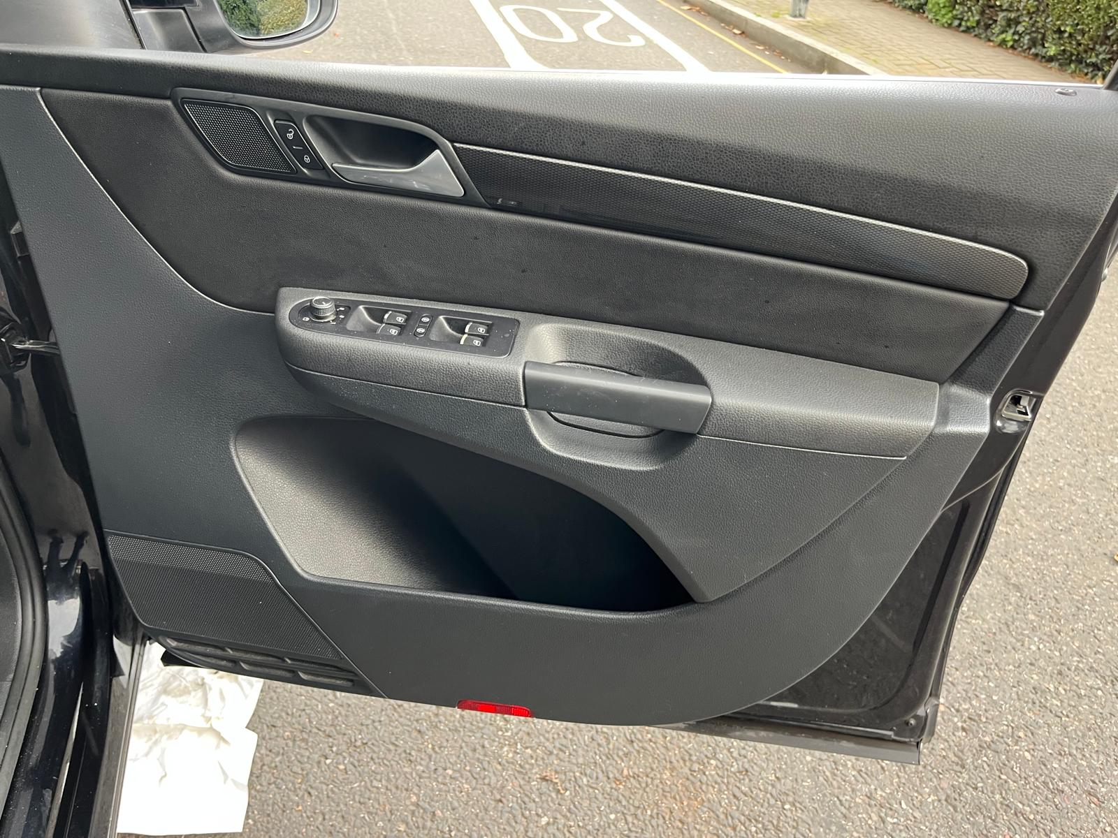 [CCK vehicle showroom photos]