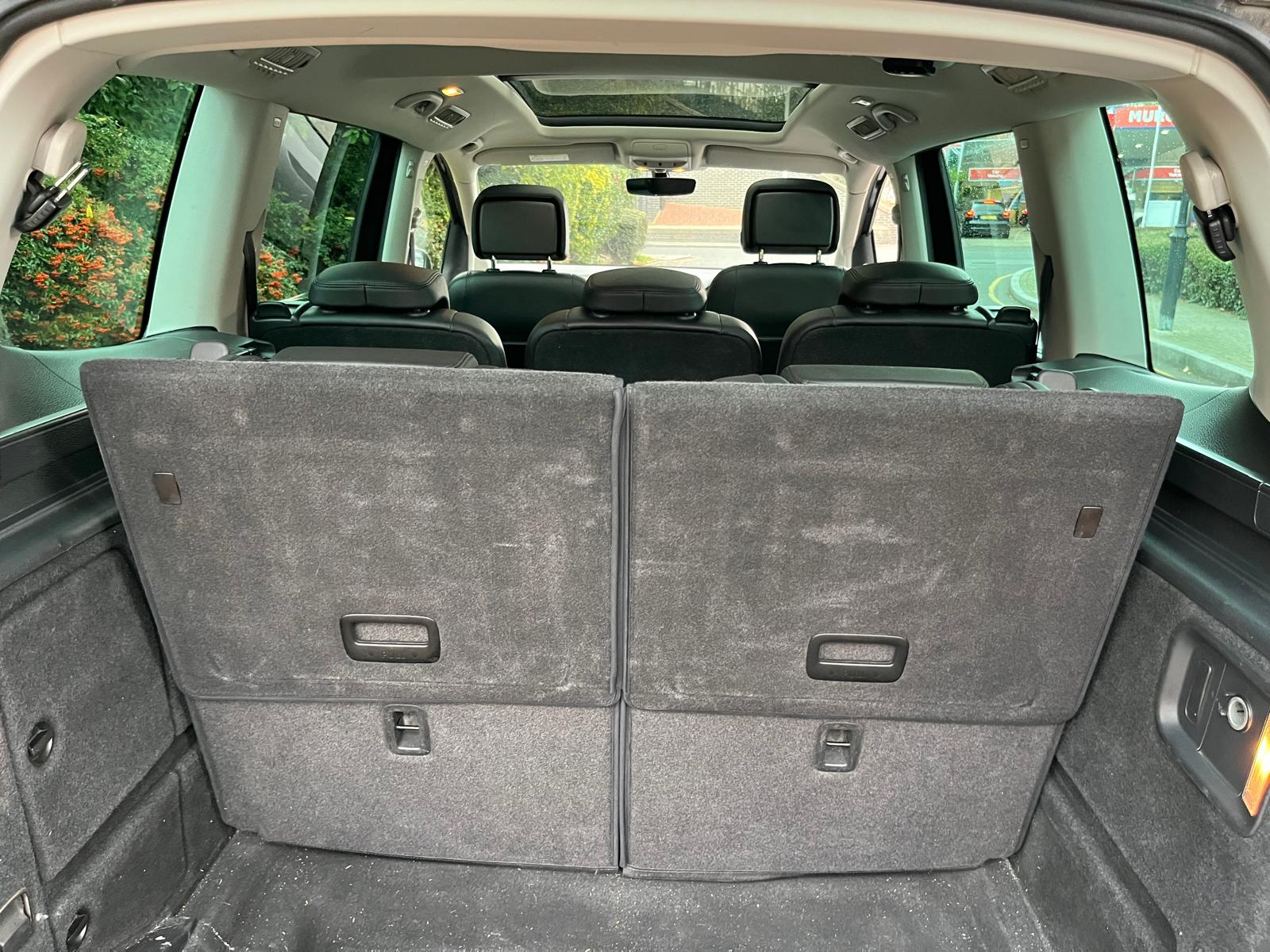 [CCK vehicle showroom photos]