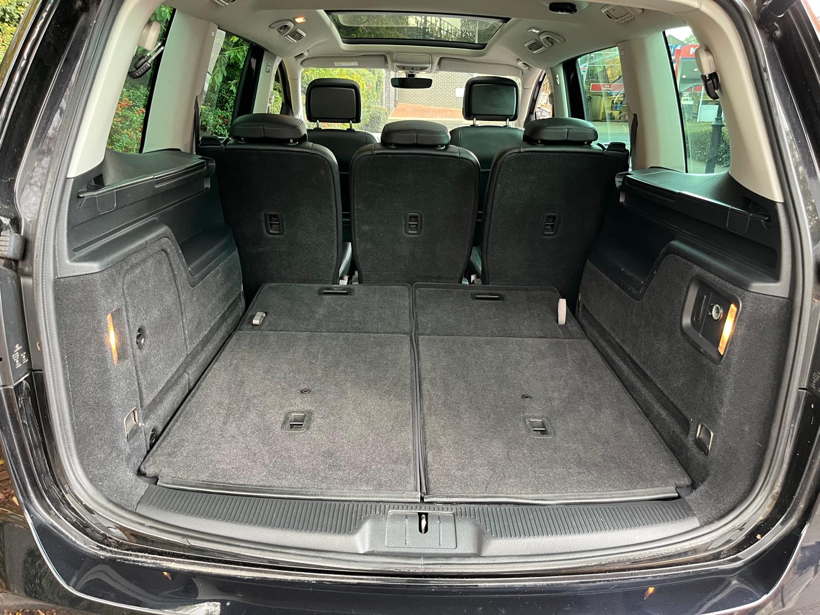 [CCK vehicle showroom photos]