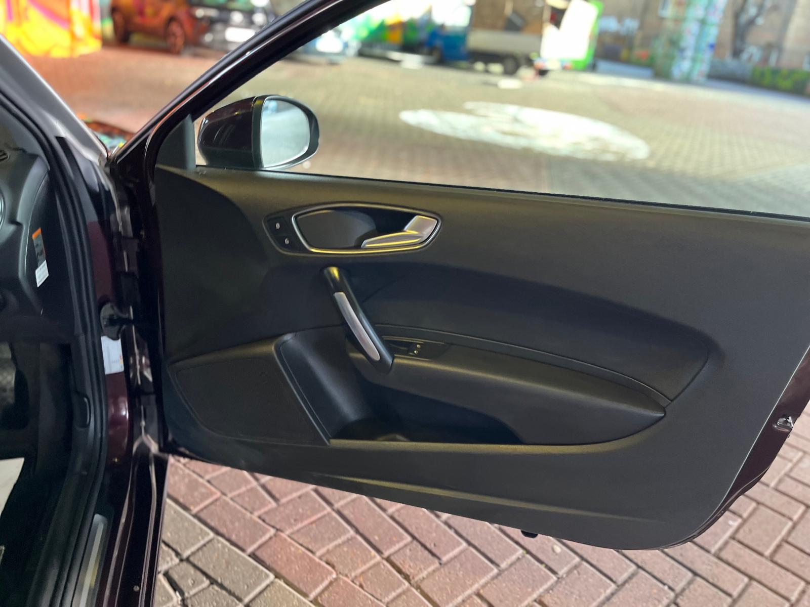 [CCK vehicle showroom photos]