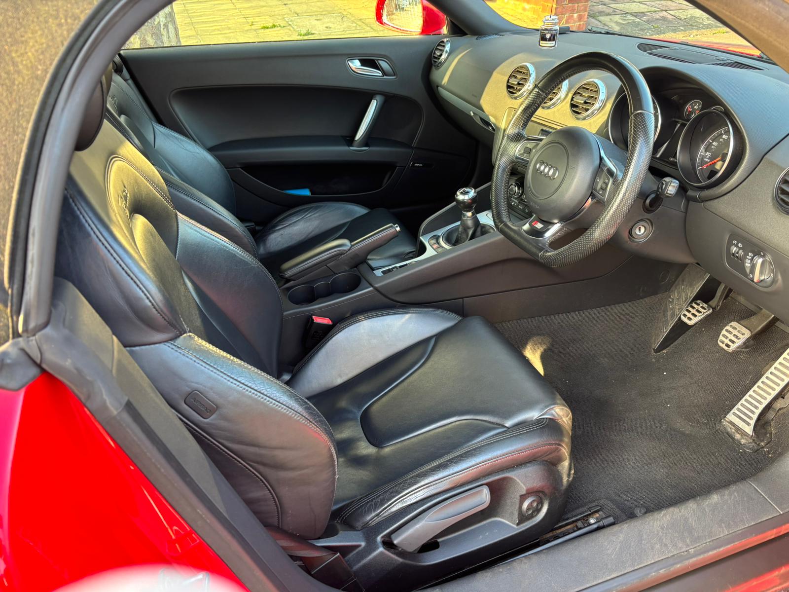 [CCK vehicle showroom photos]