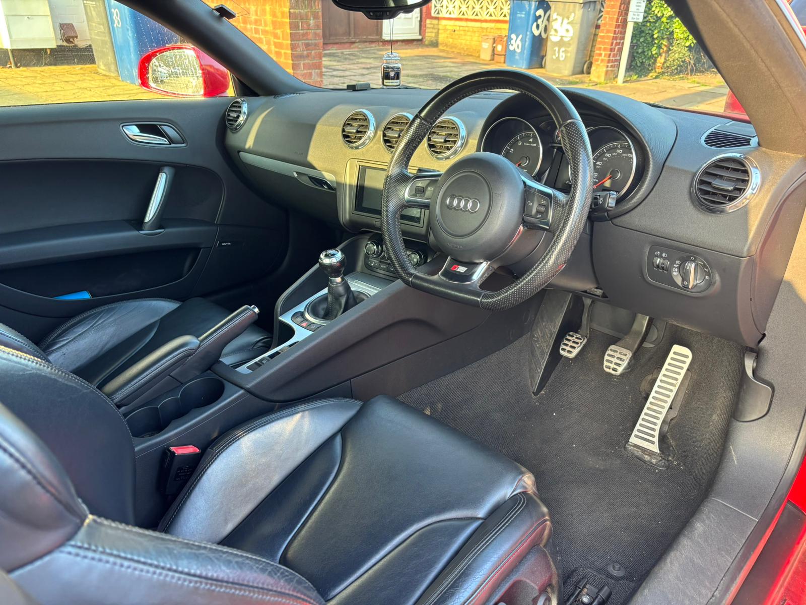 [CCK vehicle showroom photos]