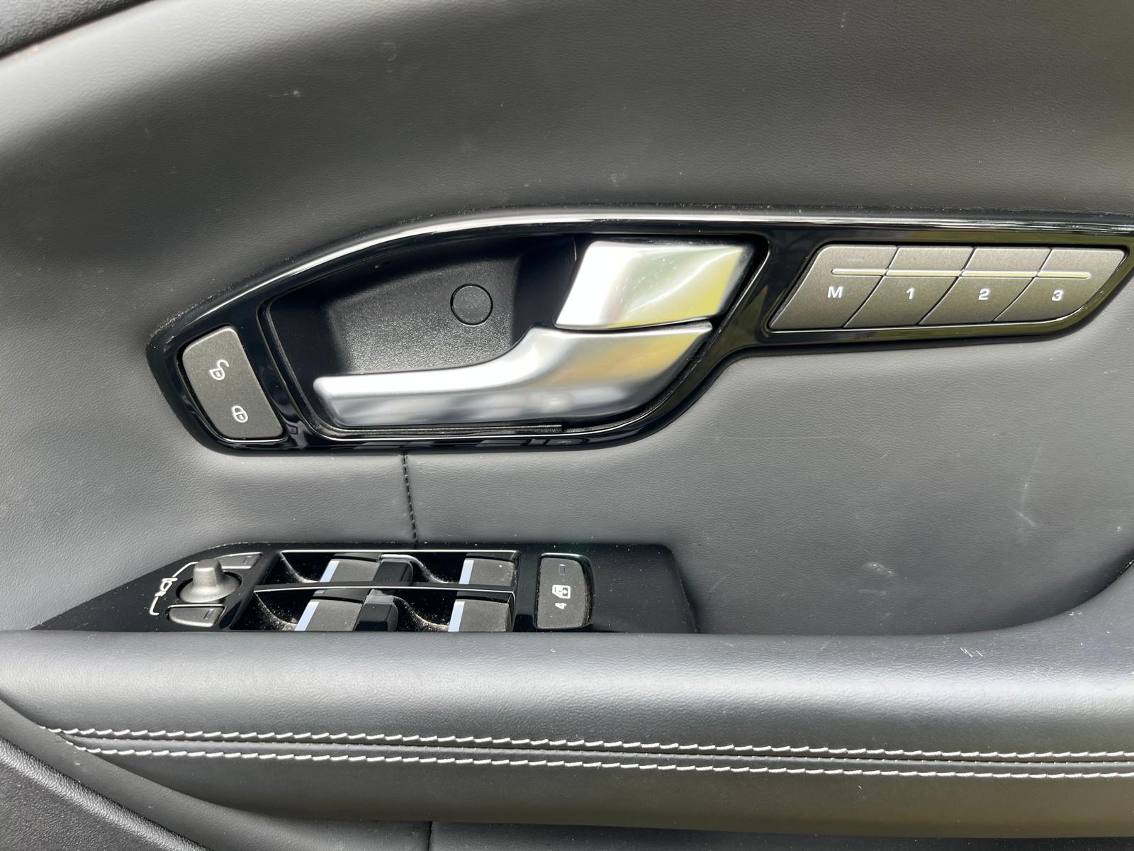 [CCK vehicle showroom photos]